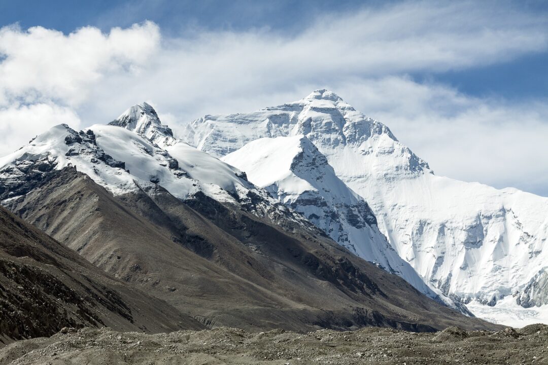 GRANDEZAS-MONTE-EVEREST